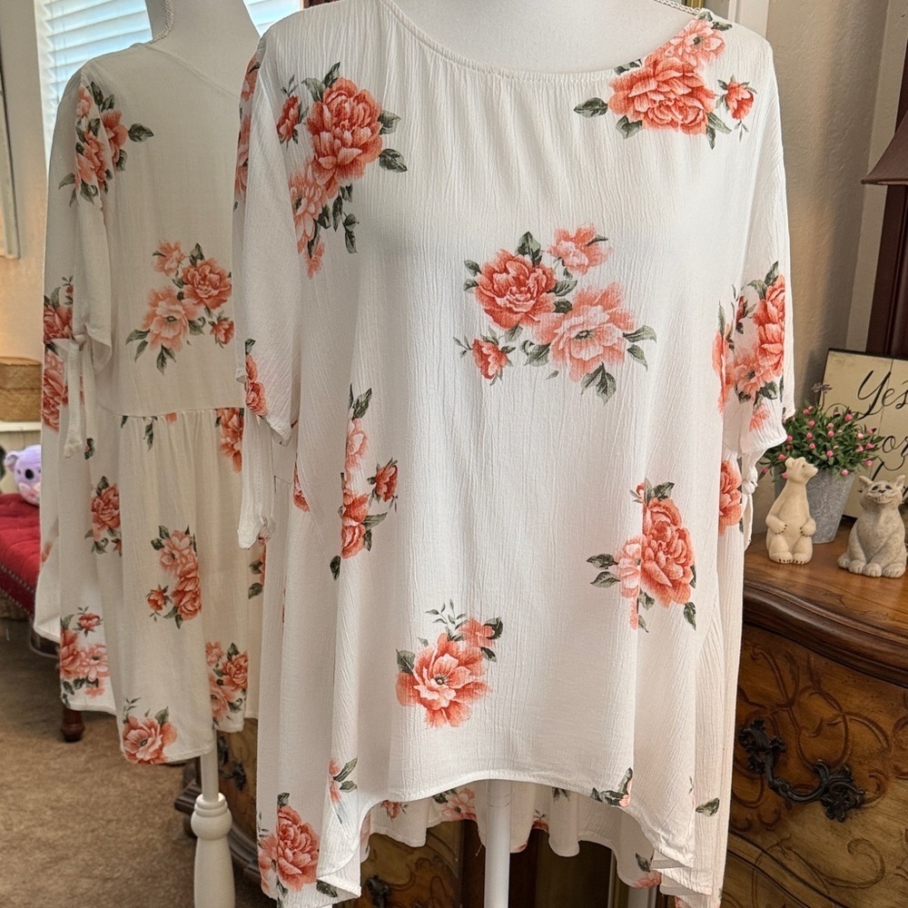 Promesa Cream and Coral Floral Tunic